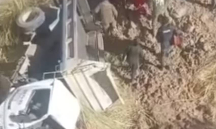 Accidente de tránsito entre volqueta y motocicleta deja dos heridos en Potosí