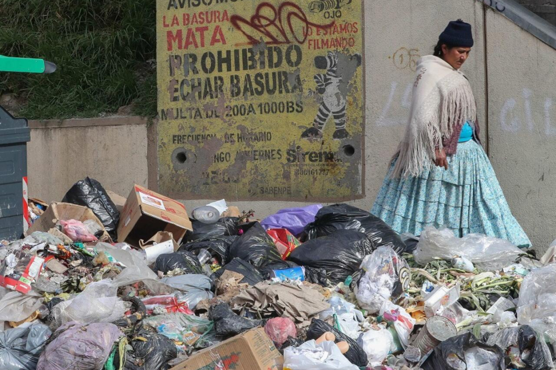 Basura acumulada y dispersa pone en riesgo sanitario a la ciudad de La Paz