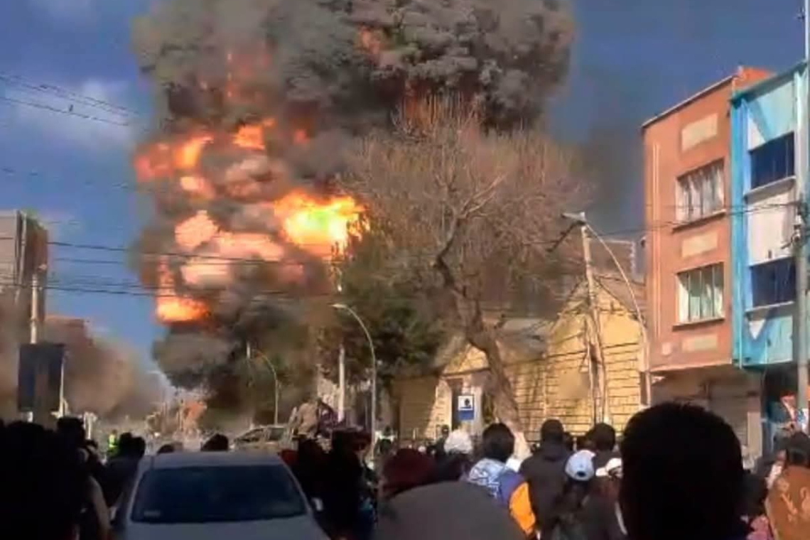Fuerte explosión accidental de material pirotécnico en unidad militar causa daños en Viacha
