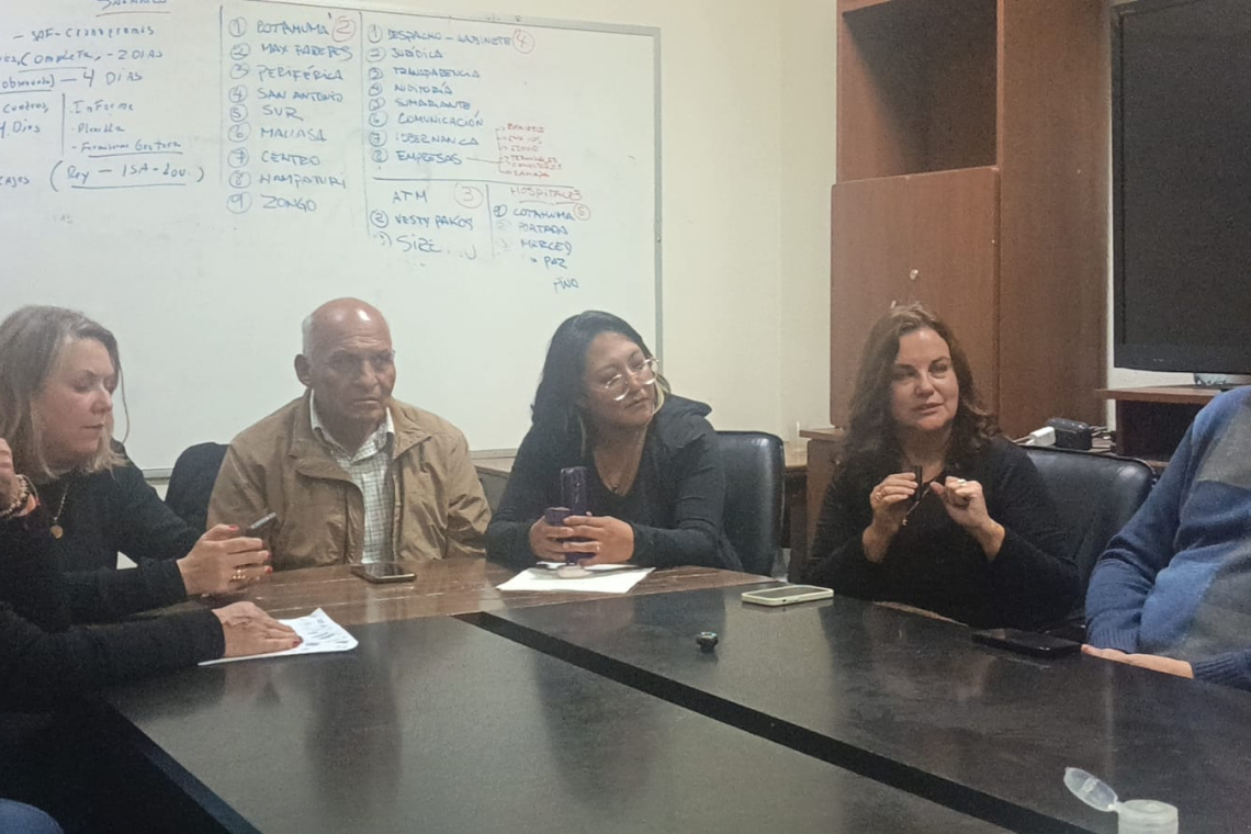 Tras una vigilia concejales se declaran en huelga por desobediencia del alcalde Dockweiler