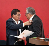 Roberto de la Cruz es posesionado como Rector de UNIBOL-A-TK