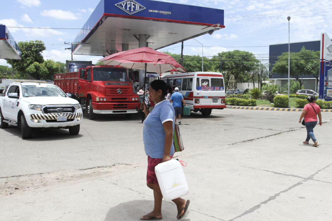 Bolivia: la estatal petrolera descarta un alza de la gasolina tras eliminar el subsidio al diésel