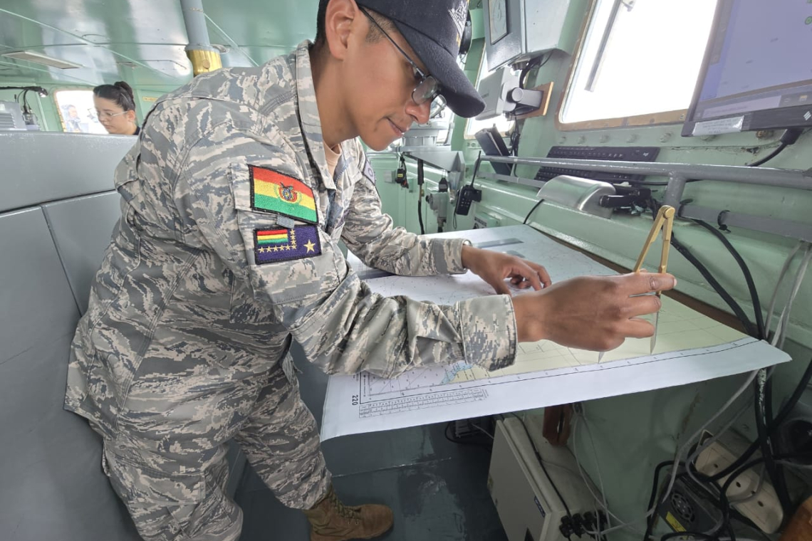 Un naval boliviano asume funciones a bordo del Destructor ARA en el Ejercicio UNITAS LXVII