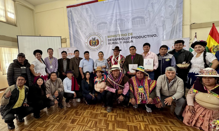  Gobierno firma convenios para ejecutar siete proyectos de agua y riego en Oruro, Cochabamba y Potosí 