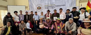  Gobierno firma convenios para ejecutar siete proyectos de agua y riego en Oruro, Cochabamba y Potosí 