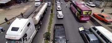 Gobierno califica de parcial paro del transporte, conflicto en Santa Cruz en manos de municipio