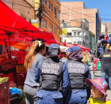 Gendarmes liberan las aceras de vendedoras, vecinos piden se extiendan los operativos a otras zonas