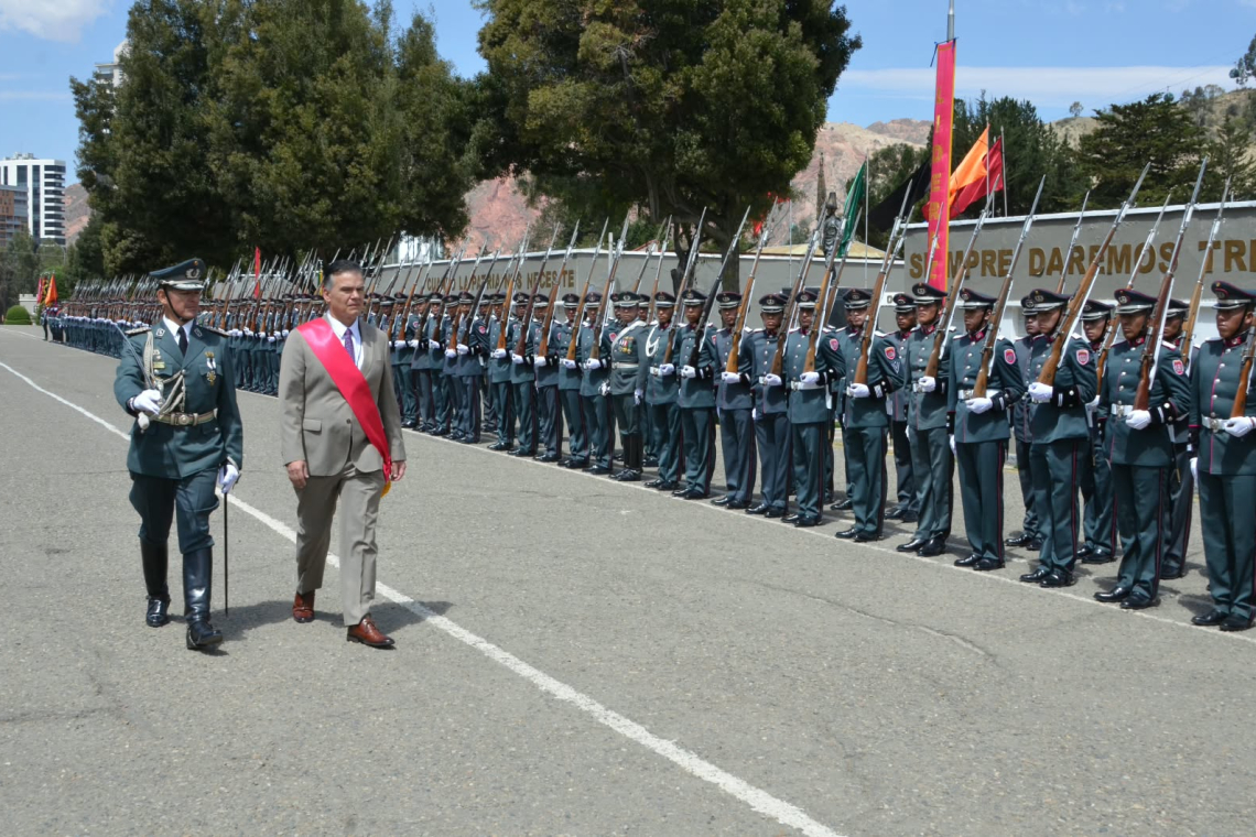 Ministro de Defensa ve la necesidad de fortalecer las capacidades de las FFAA frente a nuevas amenazas
