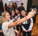  Primera Dama impulsa Game Changers Bolivia para reducir la brecha digital de niñas y adolescentes 