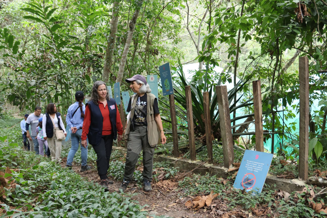  Encargada de Negocios de EEUU visita Senda Verde y conoce a Tilcayo 