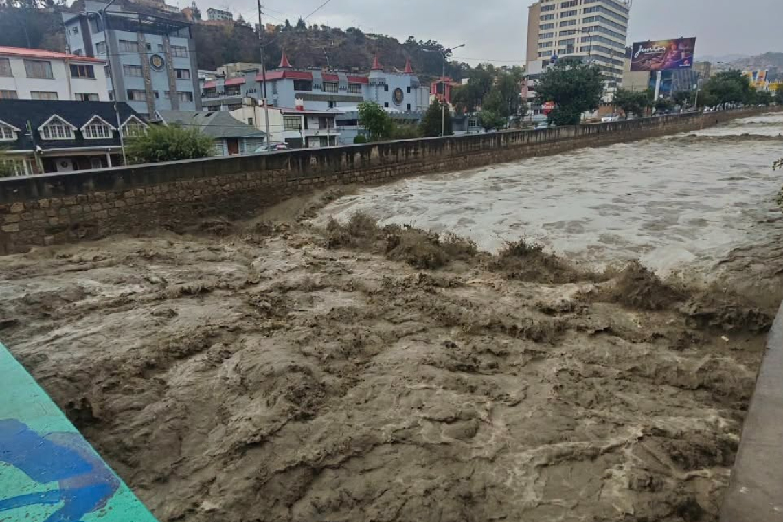  Fuertes lluvias provocan crecida de ríos e inundaciones en distintas zonas de La Paz 