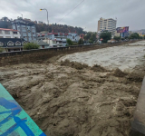  Fuertes lluvias provocan crecida de ríos e inundaciones en distintas zonas de La Paz 