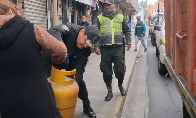 El resguardo policial garantiza que el GLP llegue a las amas de casa y se evita su desvió