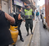 El resguardo policial garantiza que el GLP llegue a las amas de casa y se evita su desvió